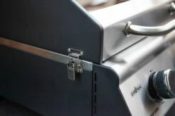 Grillfürst G201E 2-Brenner Gasgrill Portabel V2 - Campinggrill / Balkongrill - X-DEAL Inkl. Untergestell Und Tragetasche -GrillProfi Verkaufs-Shop grillfuerst g201 verschluss 1