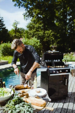 Outdoorchef Dualchef 325 G Gasgrill Mit Seitenkocher 20 Outdoorchef Dualchef 325 G Gasgrill Mit Seitenkocher -GrillProfi Verkaufs-Shop outdoorchef dualchef 325 g garten 18 700 02