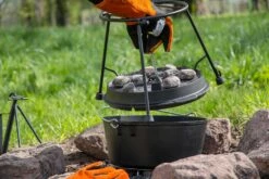 Petromax Feuertopf Deckelhalter Pro-ft Dutch Oven Zubehör 20 Petromax Feuertopf Deckelhalter Pro-ft Dutch Oven Zubehör -GrillProfi Verkaufs-Shop petromax feuertopf deckelhalter anheben